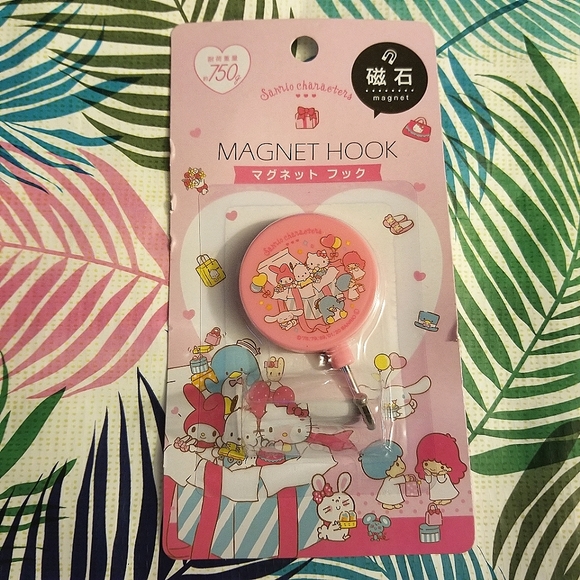 Set of 2: Hello Kitty Mug Cover Lid & Sanrio Friends Magnet Hook Pink NWT - Picture 4 of 5